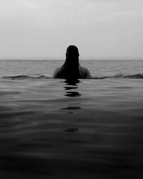 can the ocean damage your hair